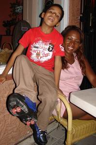 Luchiano showed trots zijn nieuwe rolschaatsschoenen