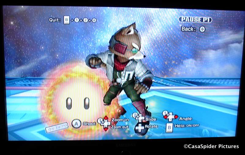 26.10.2008: Met dank aan de wintertijd kan Luchiano (11) NOG een uur langer Super Smashbros Brawl op de Nintendo Wii spelen. Klik voor groter.